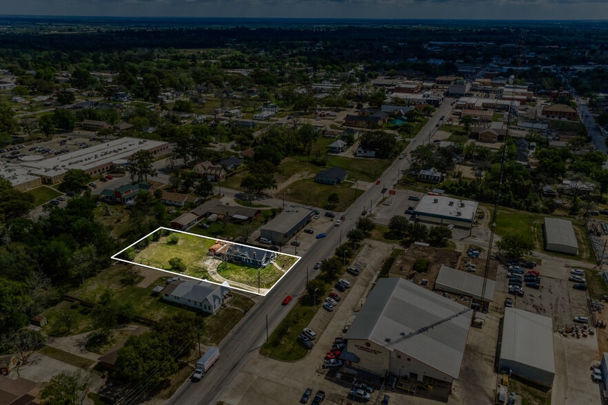 404 W Main St, Bellville, TX for sale - Building Photo - Image 2 of 32