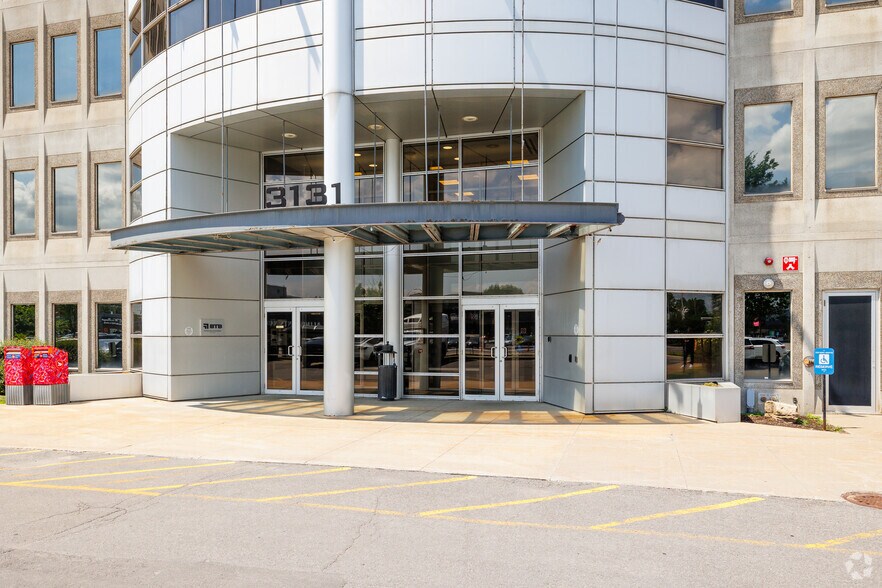3131 Boul Saint-Martin O, Laval, QC for lease - Building Photo - Image 3 of 4