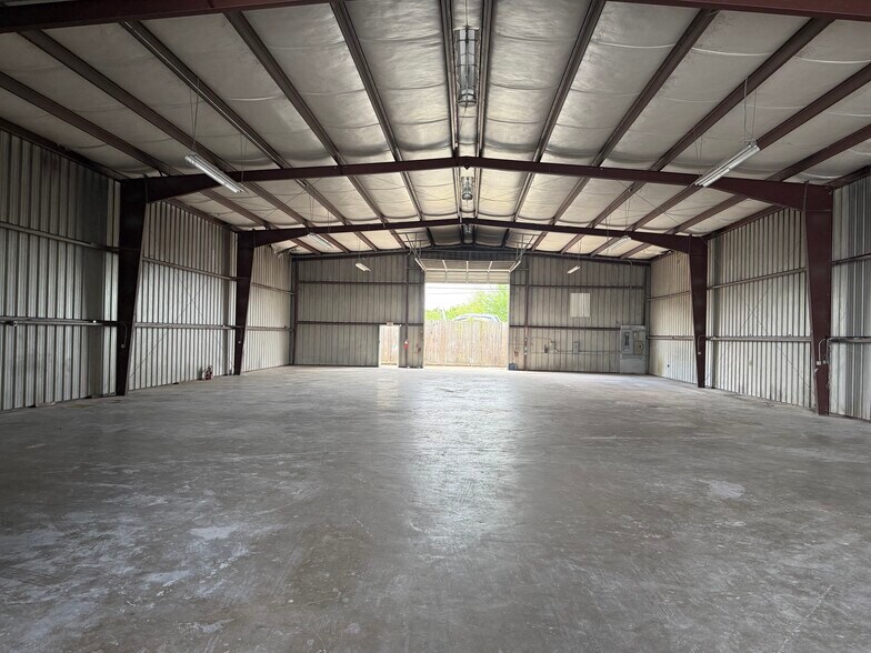 9239 Alberene Dr, Houston, TX à louer - Photo intérieure - Image 3 de 4