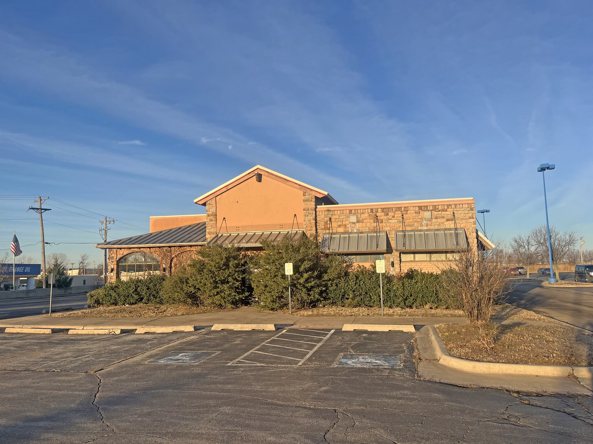 2601 S Broadway Ext, Edmond, OK à louer Photo principale- Image 1 de 2