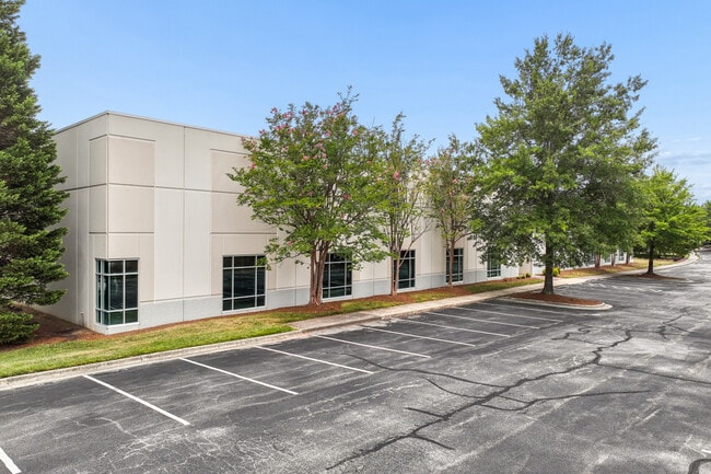 Plus de détails pour 4336 Federal Dr, Greensboro, NC - Industriel à louer