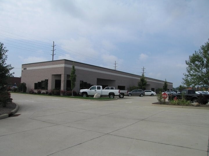 8613-8623 Tyler Blvd, Mentor, OH for lease - Building Photo - Image 3 of 8