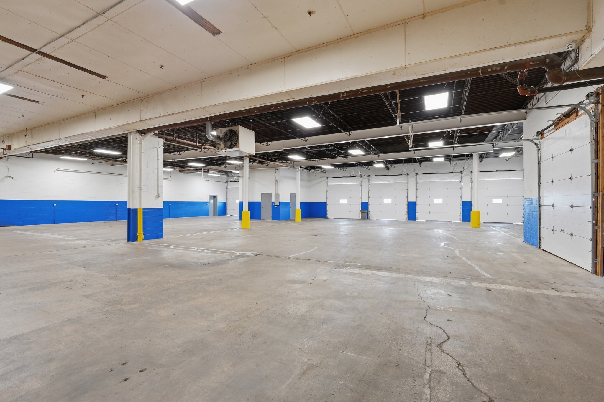 825 E 99th St, Chicago, IL for lease Interior Photo- Image 1 of 10