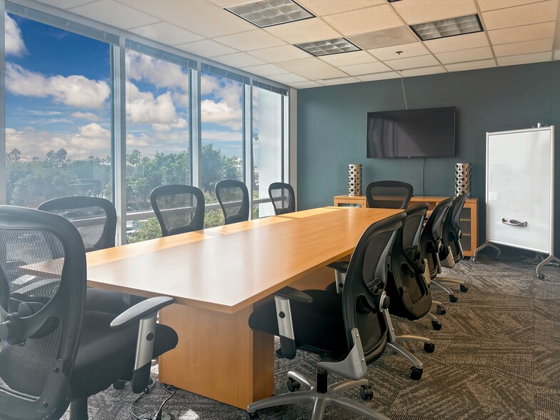 701 Palomar Airport Rd, Carlsbad, CA for lease - Interior Photo - Image 3 of 13