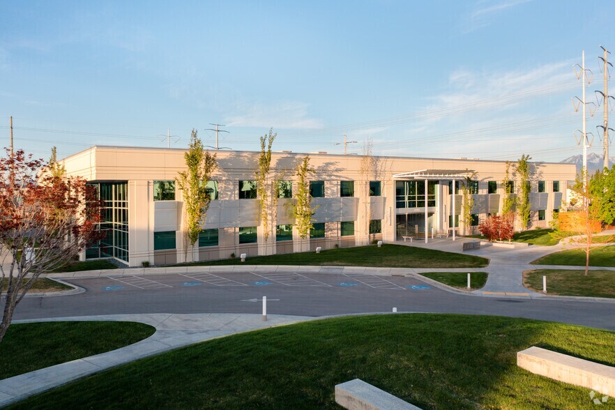 11781 S Lone Peak Pky, Draper, UT à louer - Photo du bâtiment - Image 1 de 16