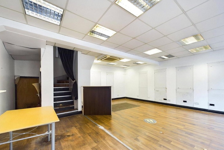 27 Mill St, Newry for lease - Interior Photo - Image 2 of 5