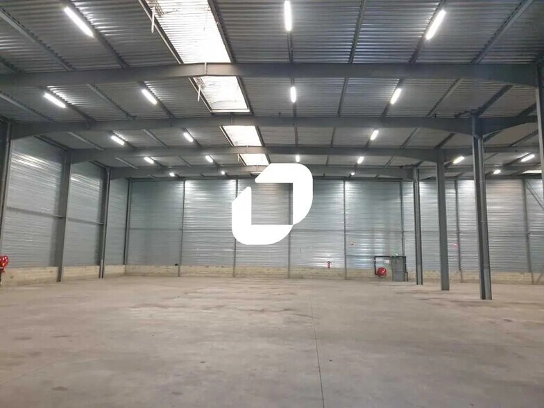 Bureau dans Vitry-sur-Seine à louer - Photo du bâtiment - Image 3 de 20