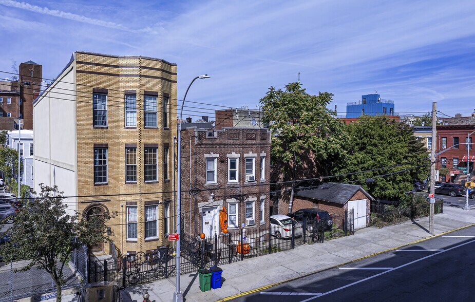 172-180 St Nicholas Ave, Brooklyn, NY à vendre - Photo du bâtiment - Image 2 de 6