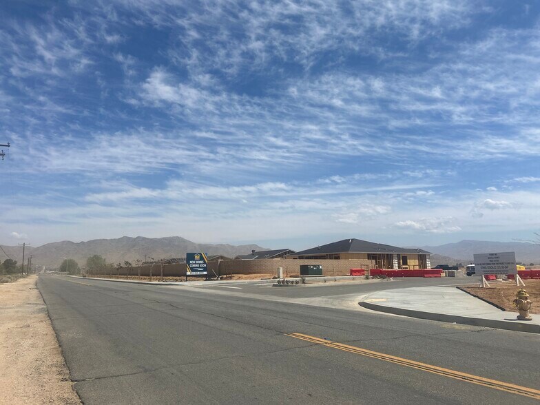 Standing Rock Avenue, Apple Valley, CA à vendre - Photo du bâtiment - Image 2 de 8