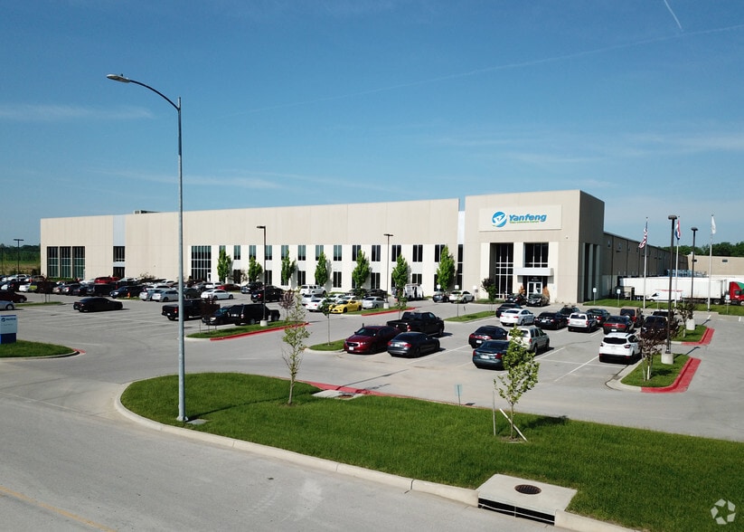 4110 NW Helena Rd, Riverside, MO for lease - Aerial - Image 2 of 5