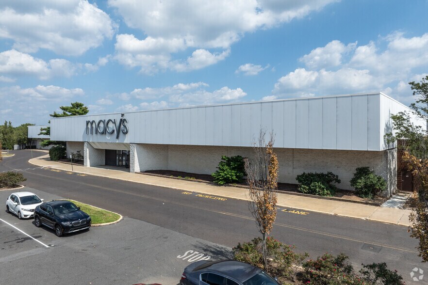 2300 E Lincoln Hwy, Langhorne, PA à vendre - Photo du bâtiment - Image 2 de 5