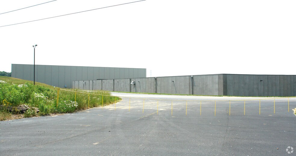 2455 Robison Rd W, Erie, PA à louer - Photo du bâtiment - Image 3 de 5