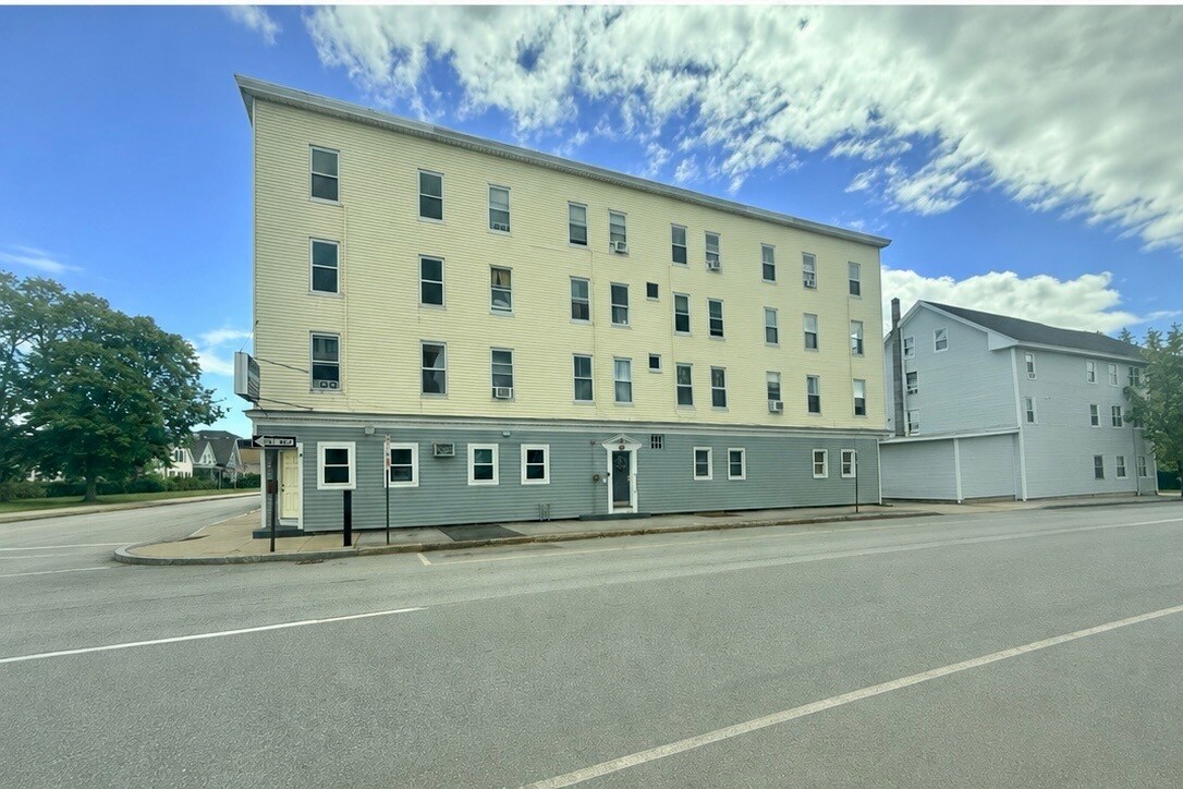 303 Pine St, Manchester, NH à louer Photo du bâtiment- Image 1 de 7