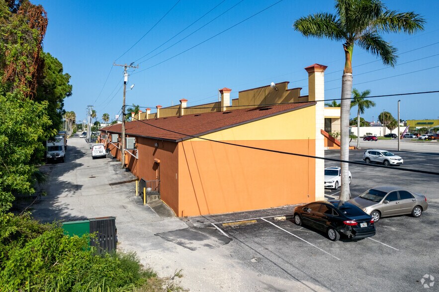 230 E Merritt Island Cswy, Merritt Island, FL for sale - Building Photo - Image 3 of 6