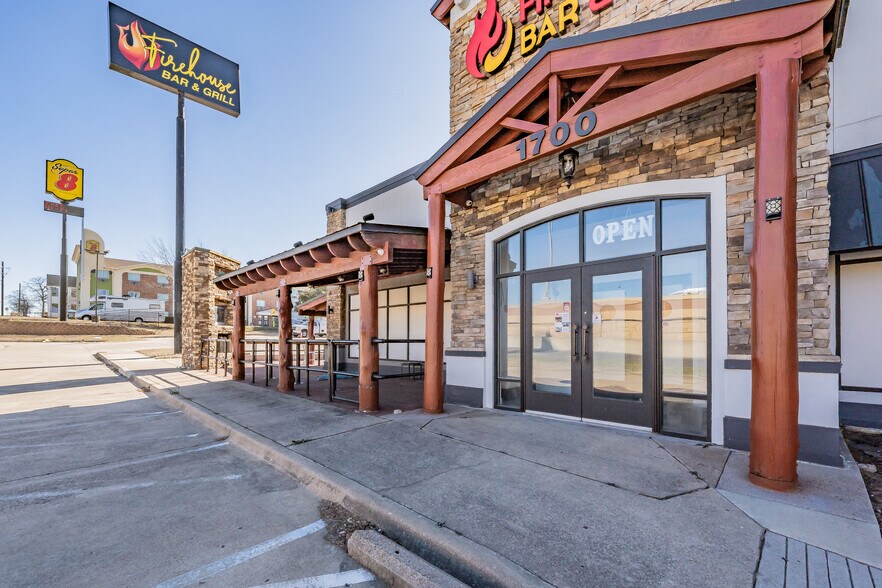 1700 Airport Fwy, Bedford, TX à vendre - Photo du bâtiment - Image 3 de 15