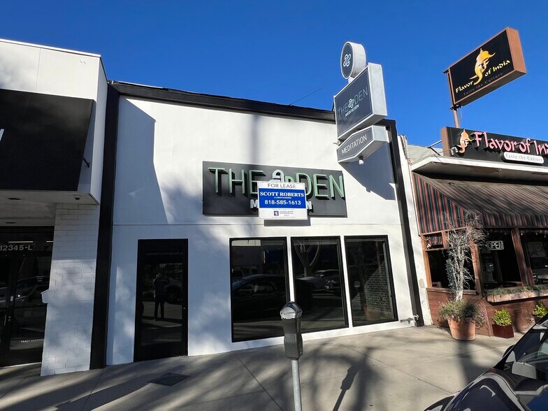 12323 Ventura Blvd, Studio City, CA à louer - Photo du bâtiment - Image 1 de 7