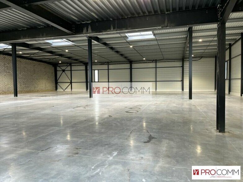 Flex in Chartres for lease - Building Photo - Image 3 of 6
