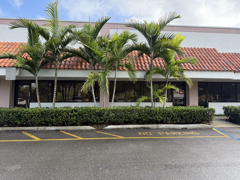 4534-4598 N Hiatus Rd, Sunrise, FL for lease - Building Photo - Image 2 of 8