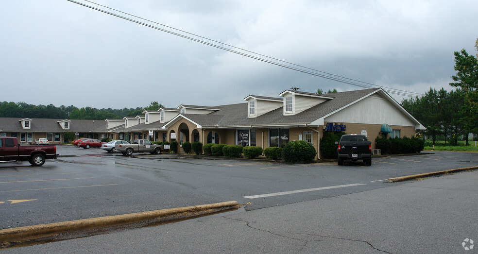 1029-1039 W Fort Williams St, Sylacauga, AL for lease - Building Photo - Image 2 of 2