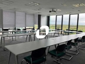 Office in Montigny-le-Bretonneux for lease Interior Photo- Image 1 of 2