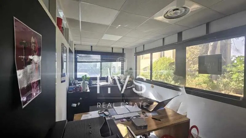 Office in Aix-en-Provence for lease - Interior Photo - Image 3 of 4