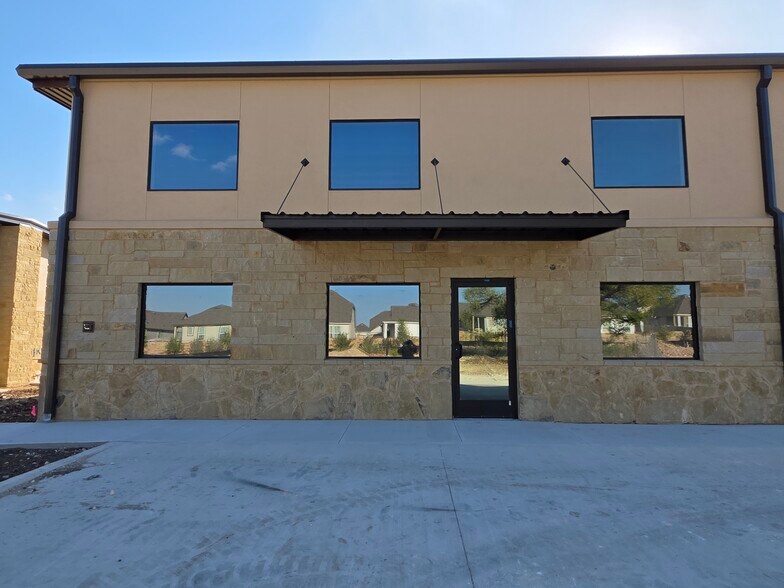 401 Chitalpa St, Leander, TX à louer - Photo du bâtiment - Image 2 de 15