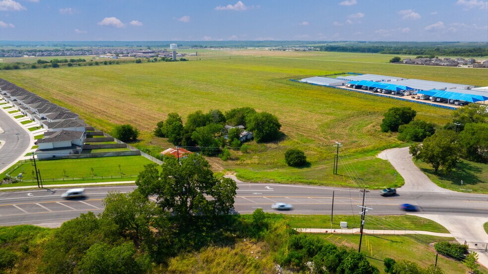 1812 Borchert Dr, Lockhart, TX for sale - Building Photo - Image 2 of 24