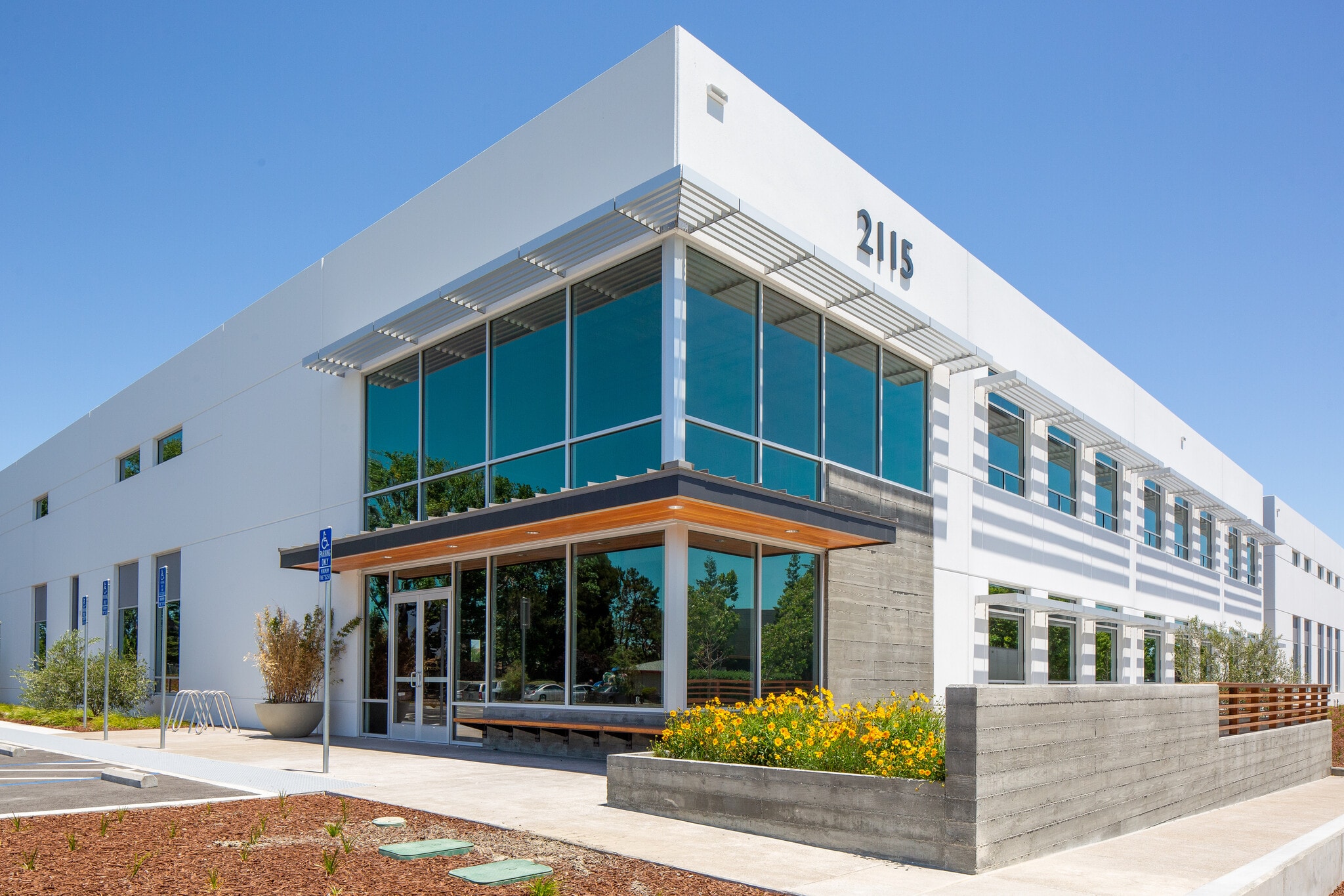 2115 North Loop Rd, Alameda, CA for lease Building Photo- Image 1 of 4