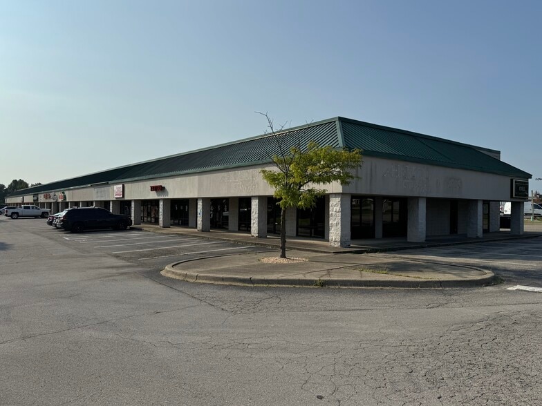 7414 Highway 311, Sellersburg, IN for lease - Primary Photo - Image 1 of 10