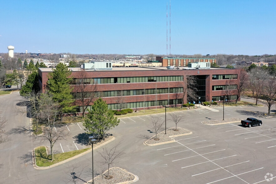 8 Pine Tree Dr, Arden Hills, MN for sale - Building Photo - Image 2 of 4