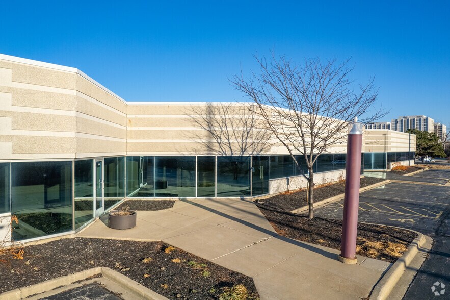 2100 Golf Rd, Rolling Meadows, IL à louer - Photo du bâtiment - Image 1 de 7