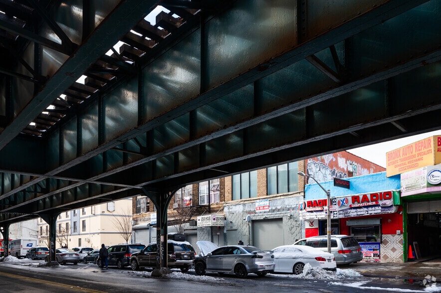 1155 Southern Blvd, Bronx, NY à louer - Photo du bâtiment - Image 3 de 4