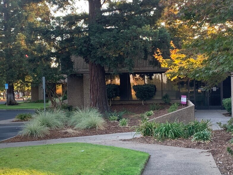 3235 Sunrise Blvd, Rancho Cordova, CA à louer - Photo du bâtiment - Image 3 de 12