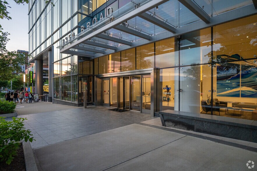 8350 Broad St, McLean, VA à louer - Photo du bâtiment - Image 3 de 5