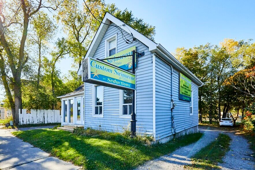 562 Simcoe St S, Oshawa, ON à vendre - Photo du bâtiment - Image 3 de 21