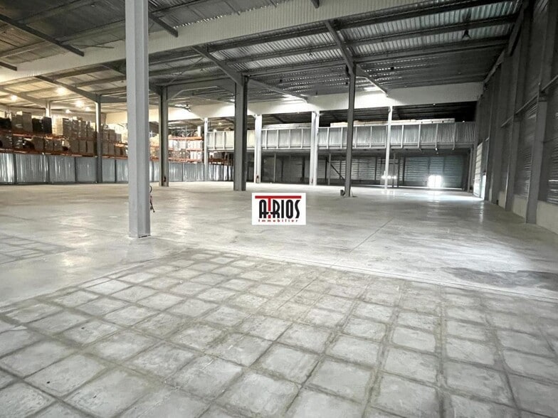 Industrial in La Crau for lease - Interior Photo - Image 2 of 2