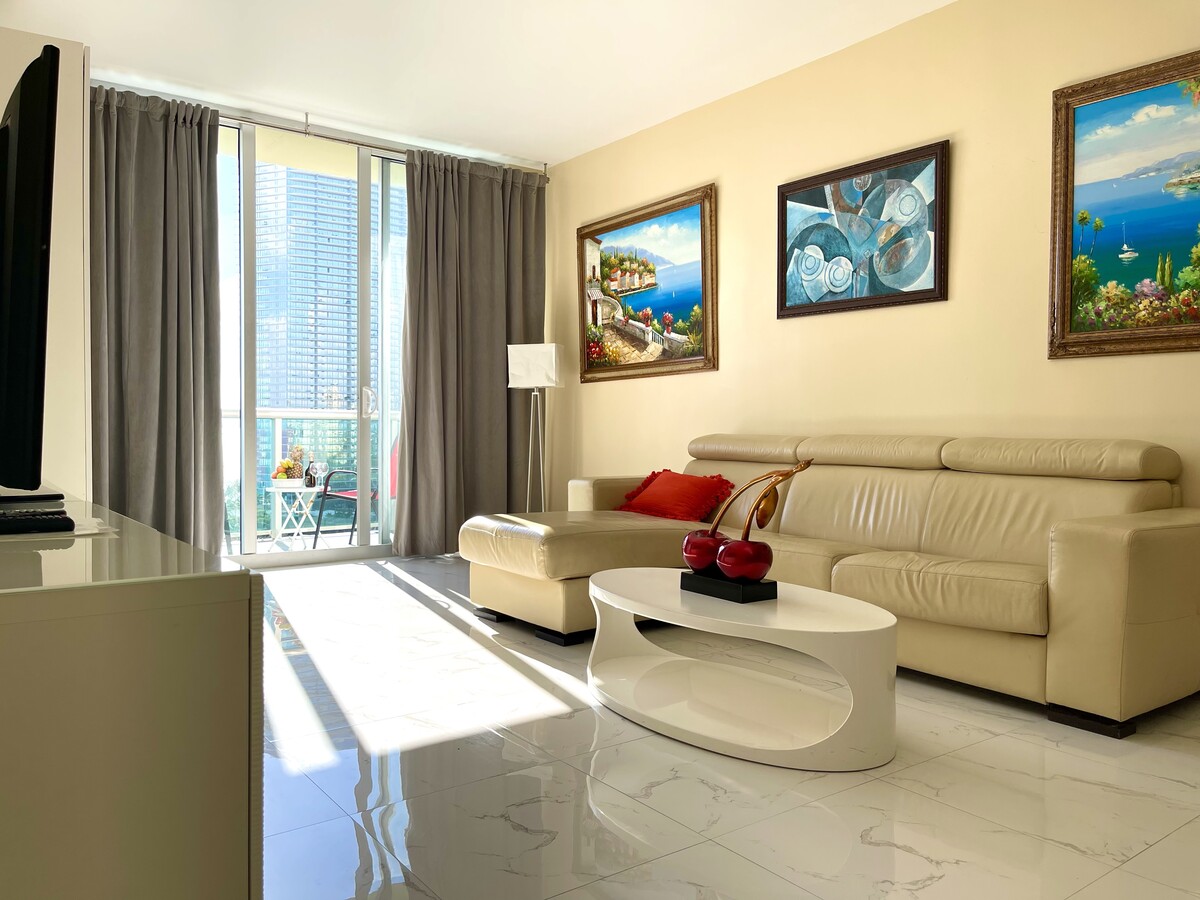 19370 Collins Ave, Sunny Isles Beach, FL 33160 - Unit 12 Residential Units -  - Interior Photo - Image 1 of 27