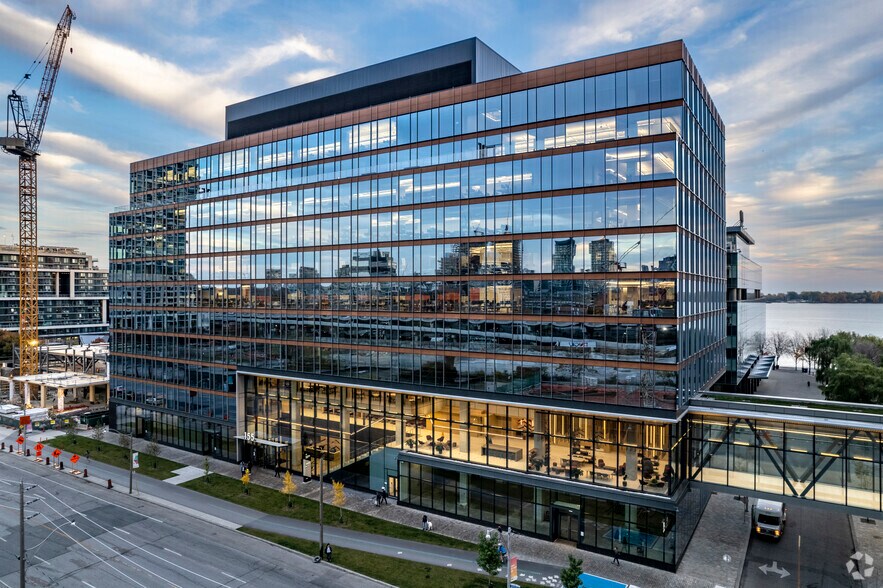 125 Queens Quay E, Toronto, ON à louer - Photo du bâtiment - Image 1 de 23