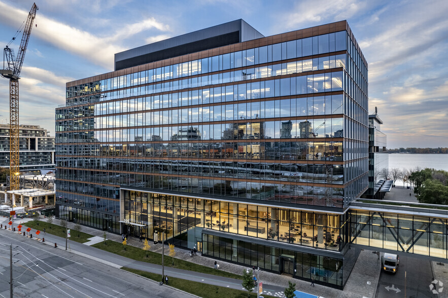 155 Queens Quay E, Toronto, ON à louer - Photo du bâtiment - Image 1 de 5