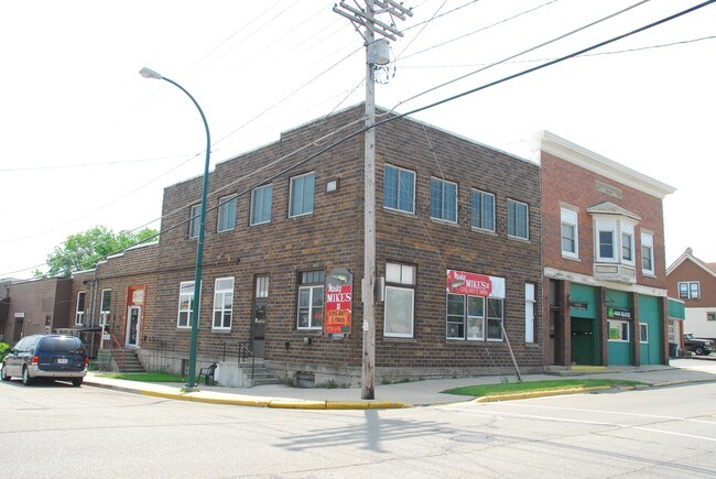 More details for 202 S Main St, Lake Mills, WI - Retail for Sale