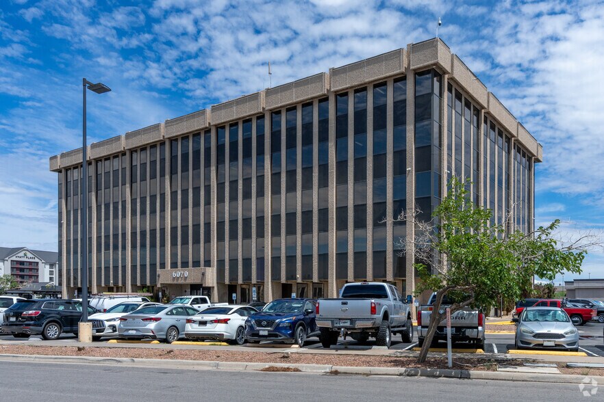 6070 Gateway Blvd E, El Paso, TX à louer - Photo du bâtiment - Image 1 de 25