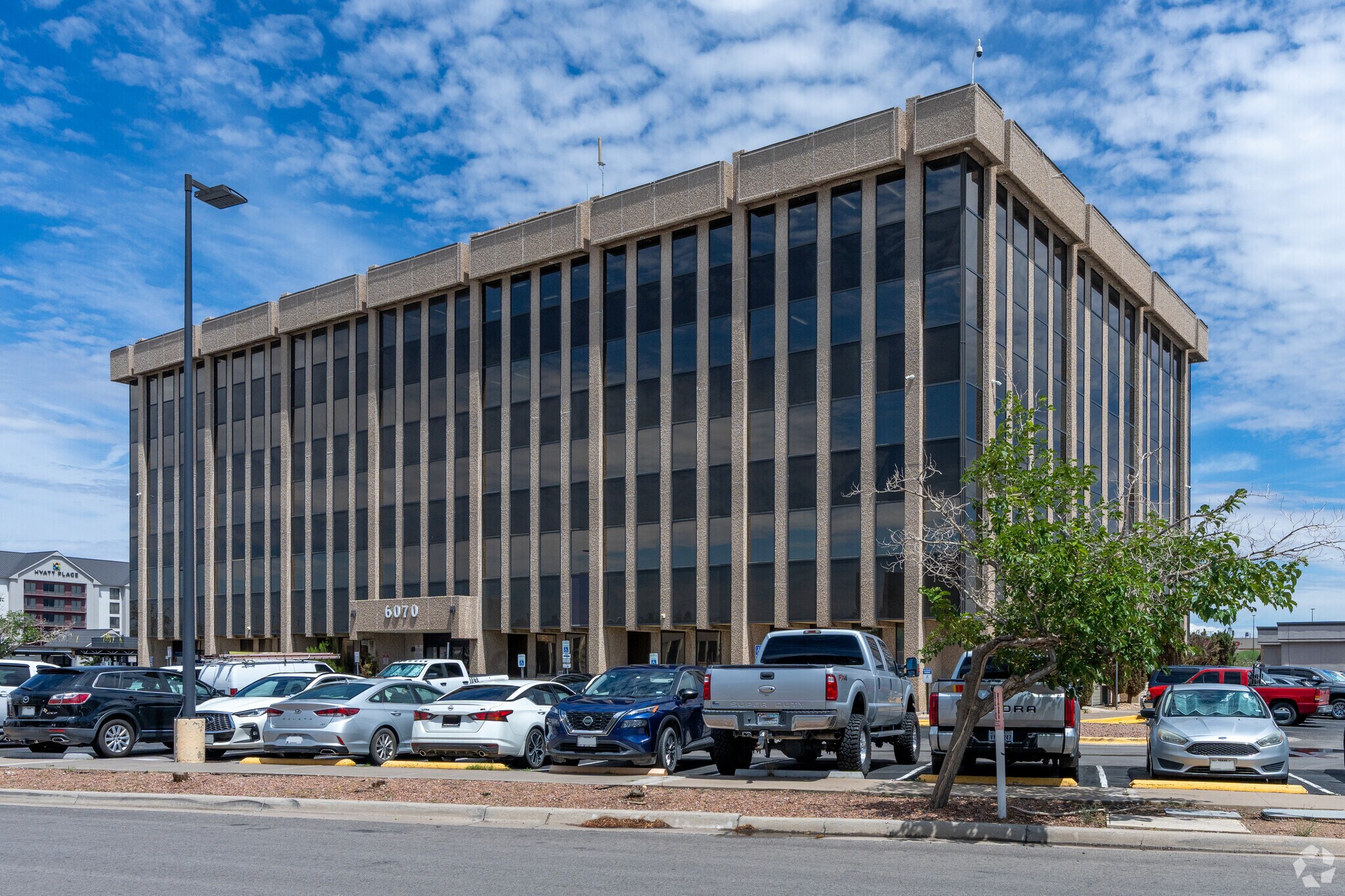 6070 Gateway Blvd E, El Paso, TX à louer Photo du bâtiment- Image 1 de 27