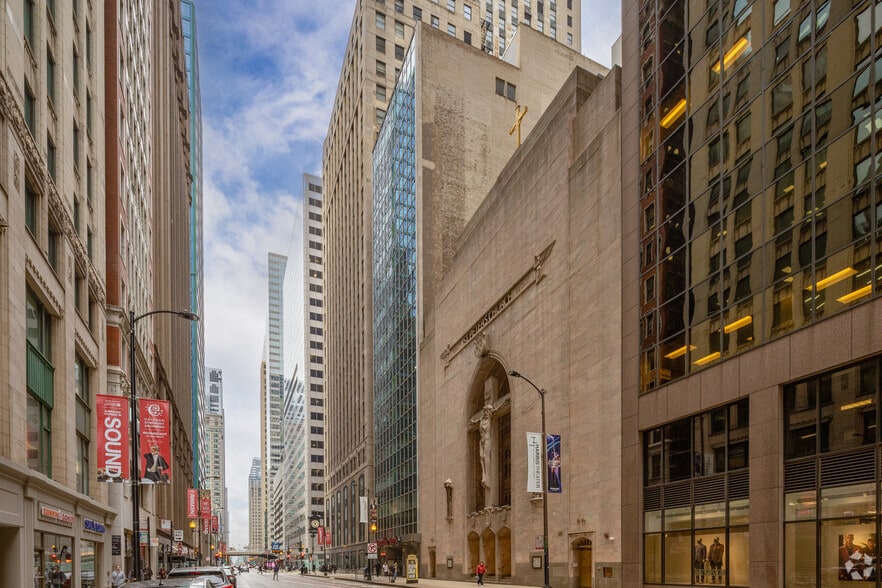120 W Madison St, Chicago, IL for lease - Building Photo - Image 2 of 4