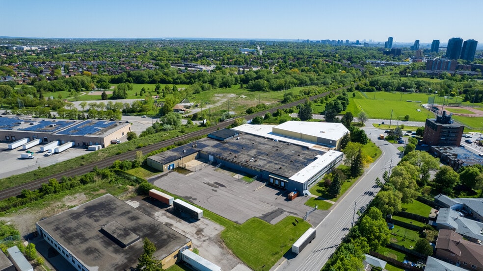 2-8 Holtby Ave, Brampton, ON à louer - Photo du bâtiment - Image 1 de 7