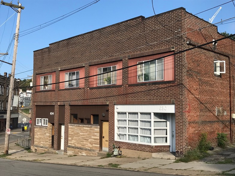 634 Hillsboro St, Pittsburgh, PA for sale - Building Photo - Image 1 of 1