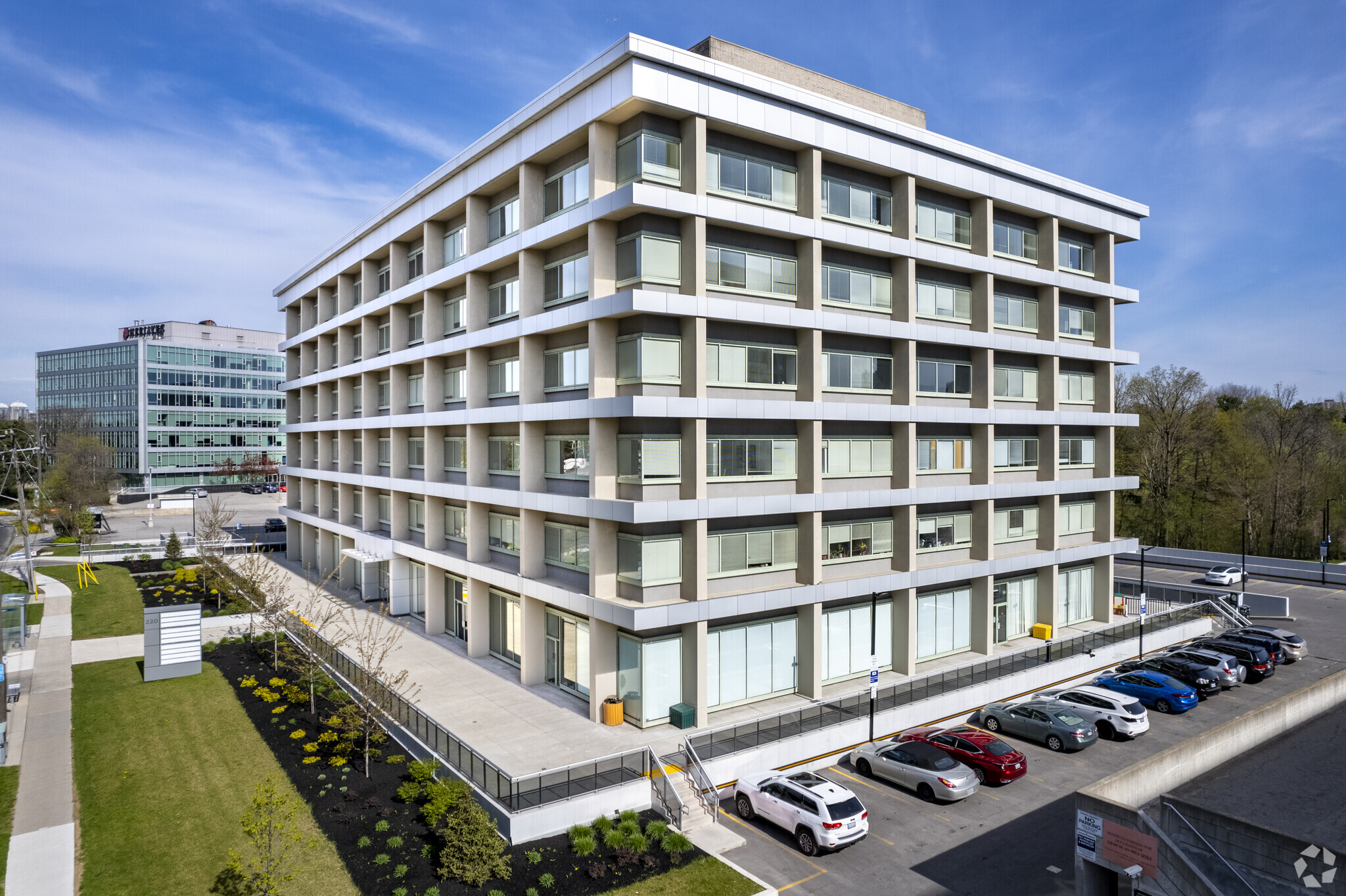 220 Duncan Mill Rd, Toronto, ON à vendre Photo principale- Image 1 de 6