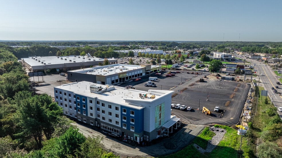 940 Fall River Ave, Seekonk, MA for lease - Building Photo - Image 3 of 15