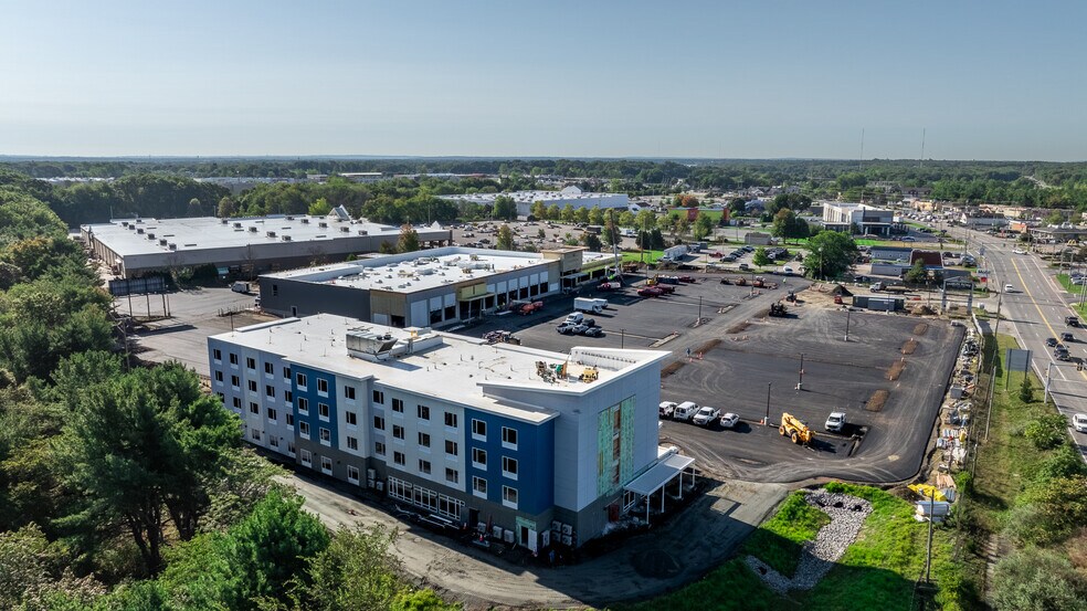 940 Fall River Ave, Seekonk, MA à louer - Photo du bâtiment - Image 3 de 15