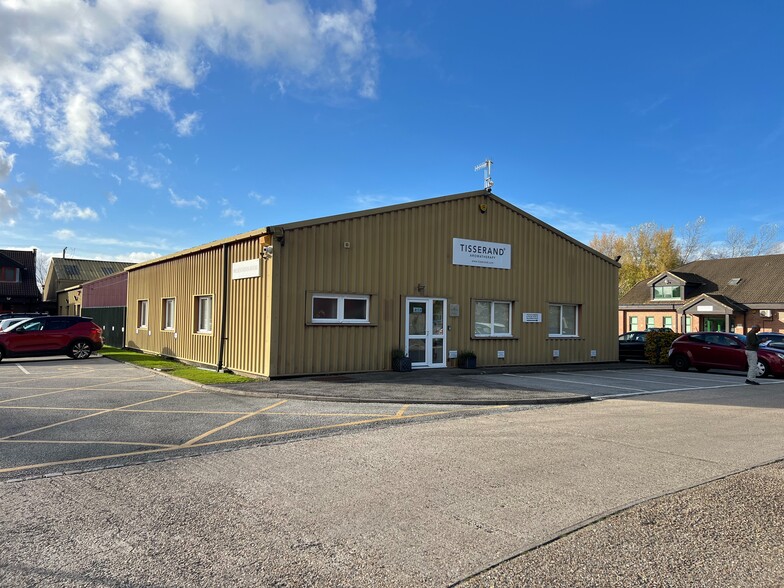 Presentation House, Reeds Lane, Sayers Common, Hurstpierpoint for lease - Building Photo - Image 1 of 4