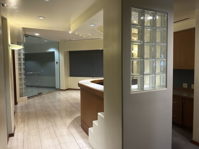 410 Atkinson Dr, Honolulu, HI for lease - Building Photo - Image 3 of 26